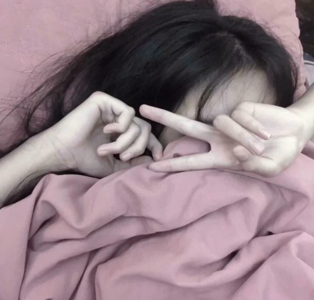 神仙闺蜜头像:你是我青春繁华的一场烟火,耀眼了孤独的我!
