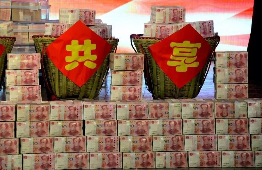 换算成人民币大概是 7037万.