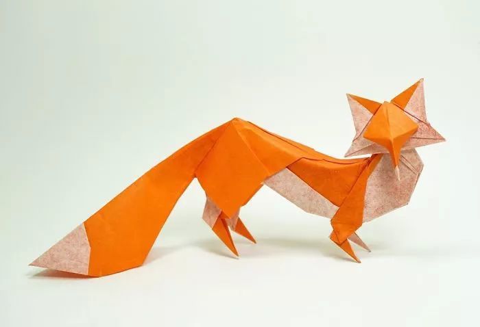 这位"折纸大神"专爱雕琢小动物,每一只都十分传神,充满童趣