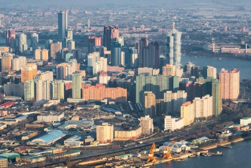 朝鲜最大城市平壤:这高楼也太多了吧,城建比你想象中的好多了
