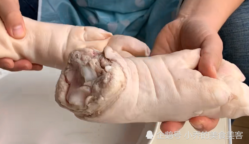 买猪蹄时,要学会区分前脚和后脚,两种猪蹄,口感上的差别很大!