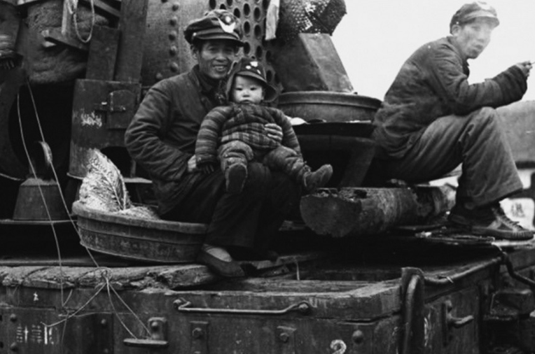 一组黑白老照片:1949年国民党战败后逃亡的影像
