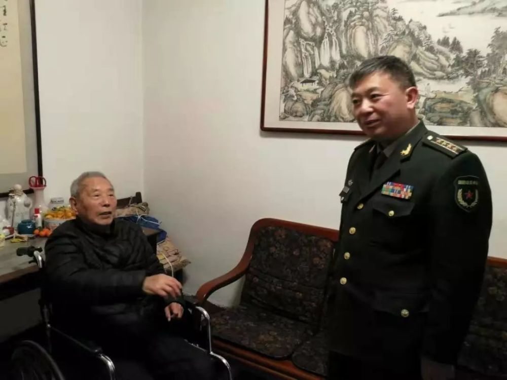 连云港警备区慰问部队老首长和驻地官兵