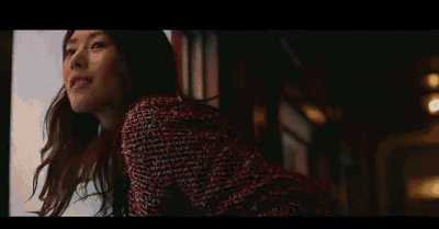 刘雯穿搭能力超强,仿佛行走的时尚教科书,毛衣照她穿不会错