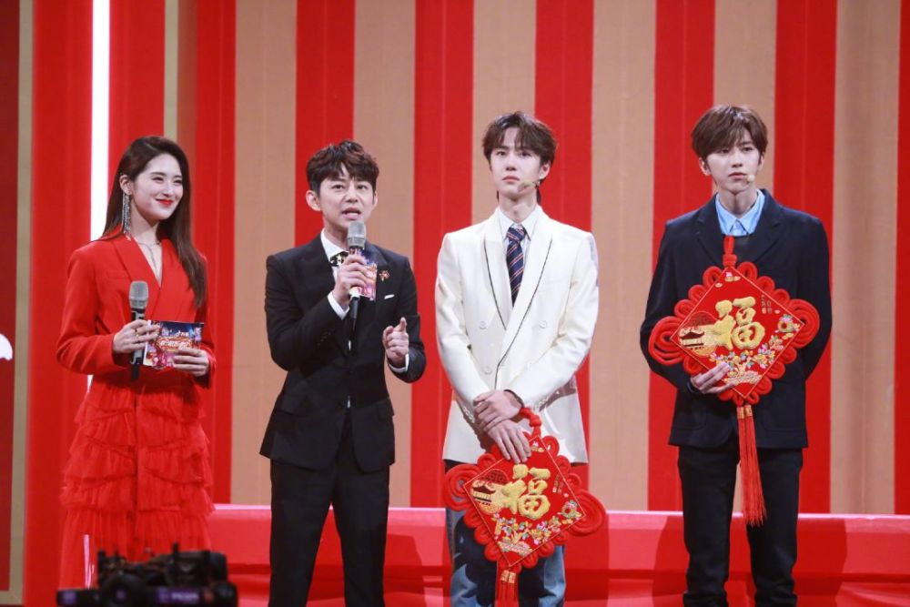 芒果春晚沈梦辰内涵朱丹,何炅汪涵因王一博尴尬,田震惊艳网友