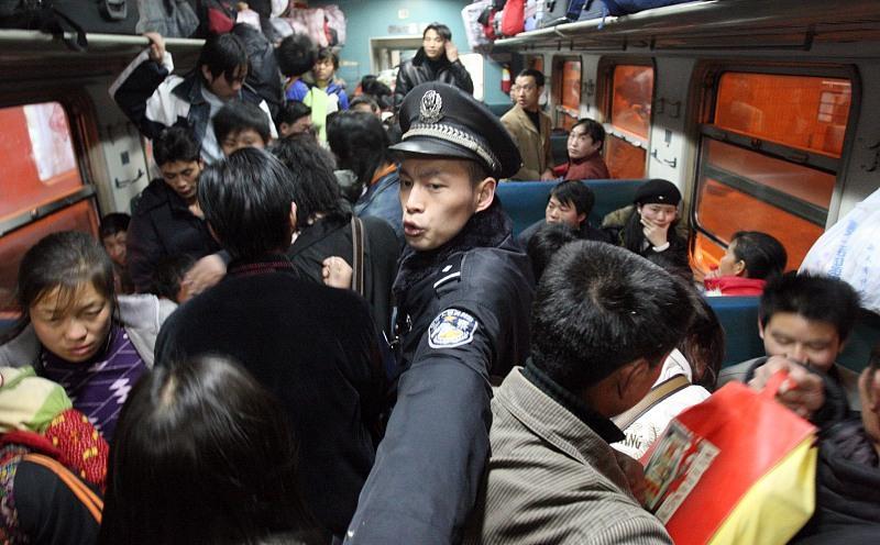 春运第九天,感恩铁路人相伴,致敬所有为了道路安全辛苦劳作的人