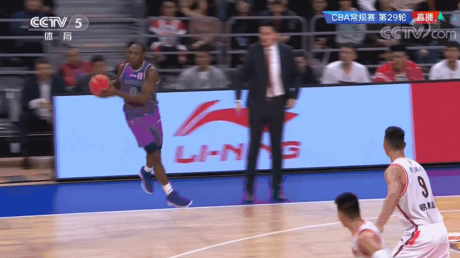 盘外招专家?杜锋再干扰对手惹争议,国家队主帅应注意一言一行