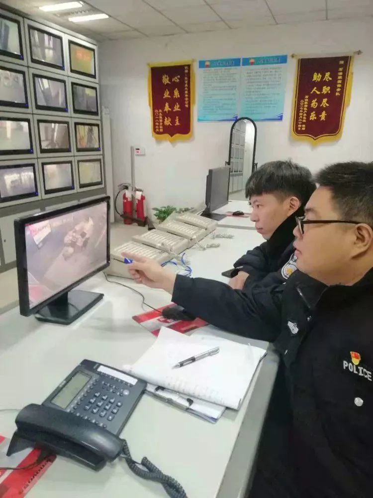 当晚,大里所联合刑警大队将二人依法刑事拘留.