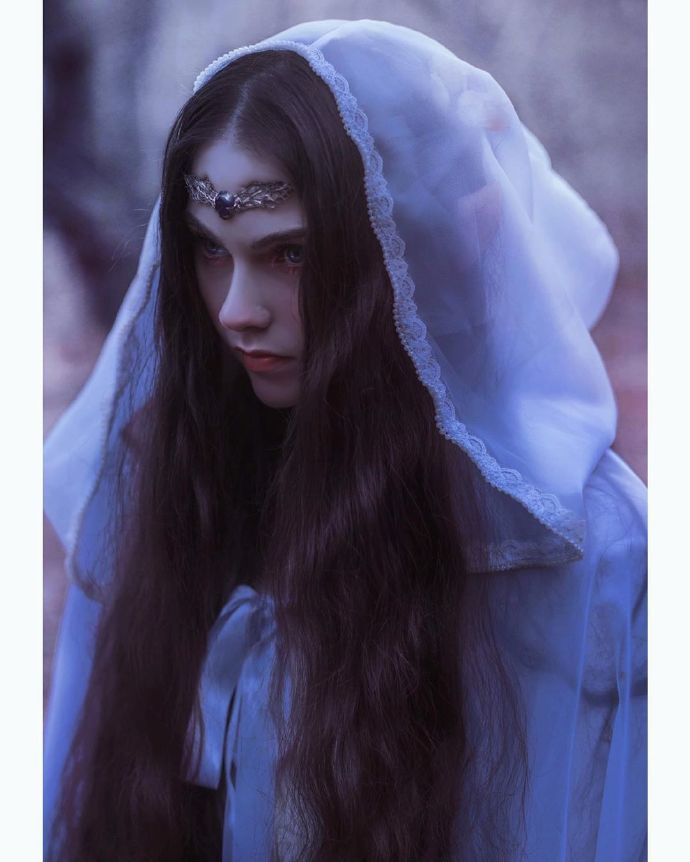 欧洲神话里精灵,海妖,人鱼,神明?这妹子空灵的气质全都有!
