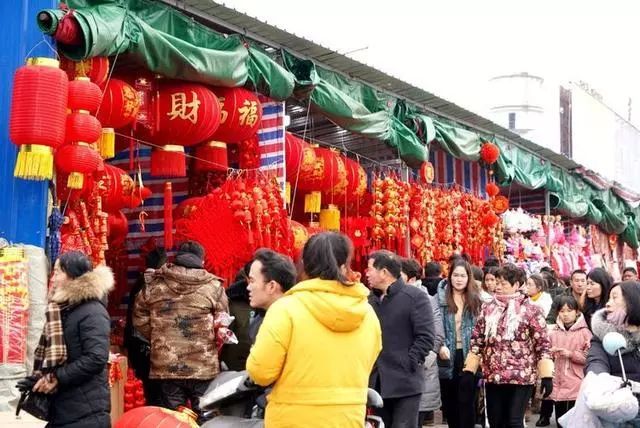 浓浓的年味,火红的市场,洛阳关林市场寻觅年味