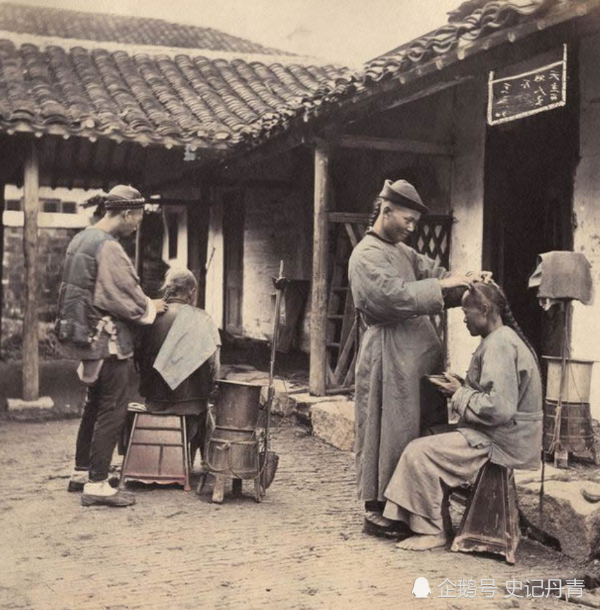 1887年清朝彩照:简陋破旧的衙门公堂,雍容华贵的小脚女子!