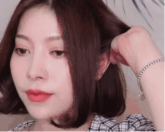 《想见你》柯佳嬿吹"半屏山发型"扮古惑女,短发发型潇洒_腾讯新闻