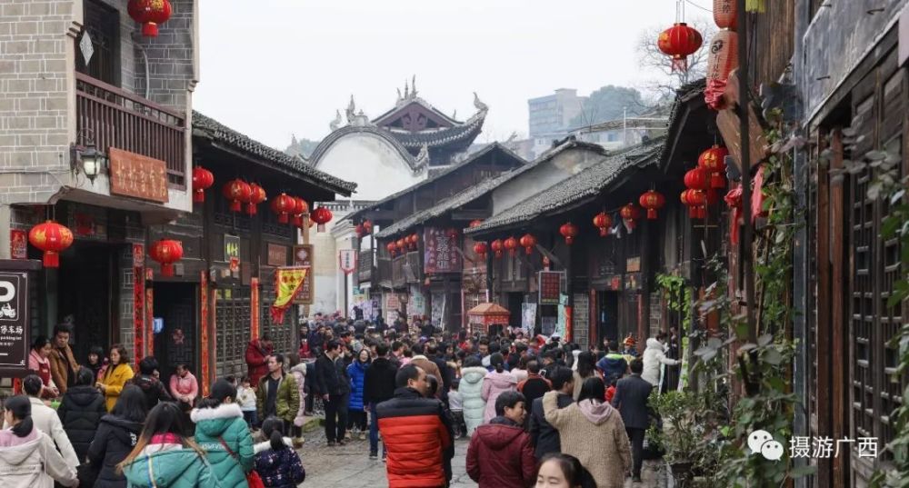 柳子庙前的老街上游客如麻 零陵古城项目是湖南省"十三五"重点工程