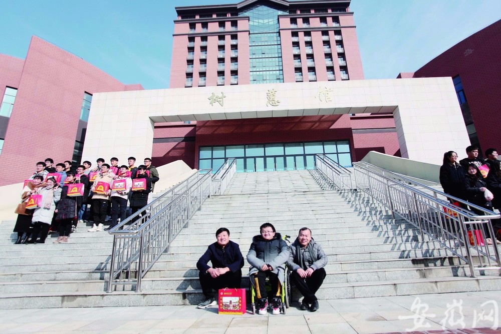 努力就会有肉吃 阜阳十中给2200 名优秀学生发放上万斤肉