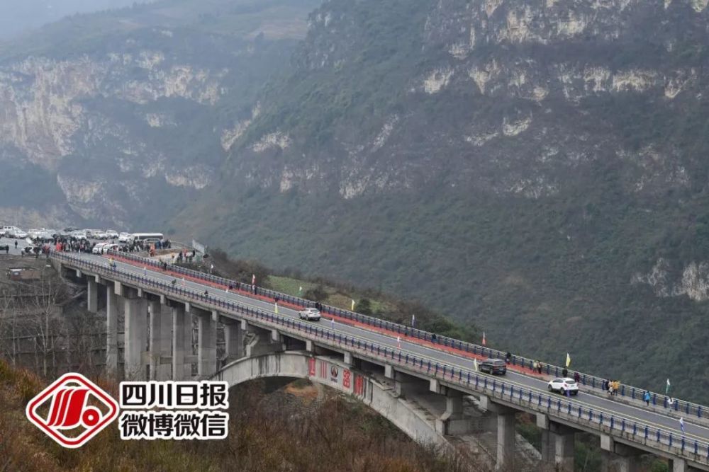 绝壁上架起飞虹,云贵川"鸡鸣三省大桥"通车!