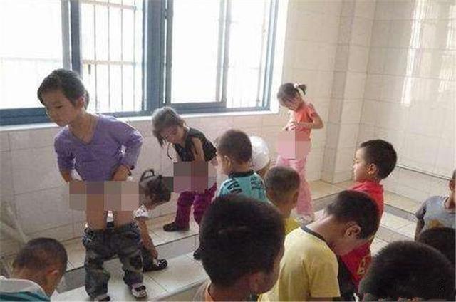 幼儿园"男女同厕"老师称"合理利用资源",女孩:为啥他们站着