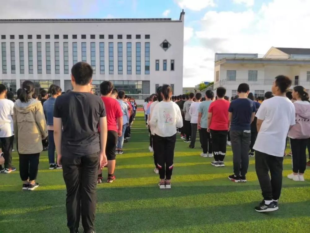 镇江新区大港中学这位班主任给"神兽"们