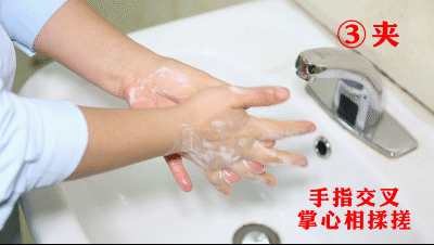 请跟着义乌中心医院护士小姐姐学起来! 不留死角的七步洗手法: 1.