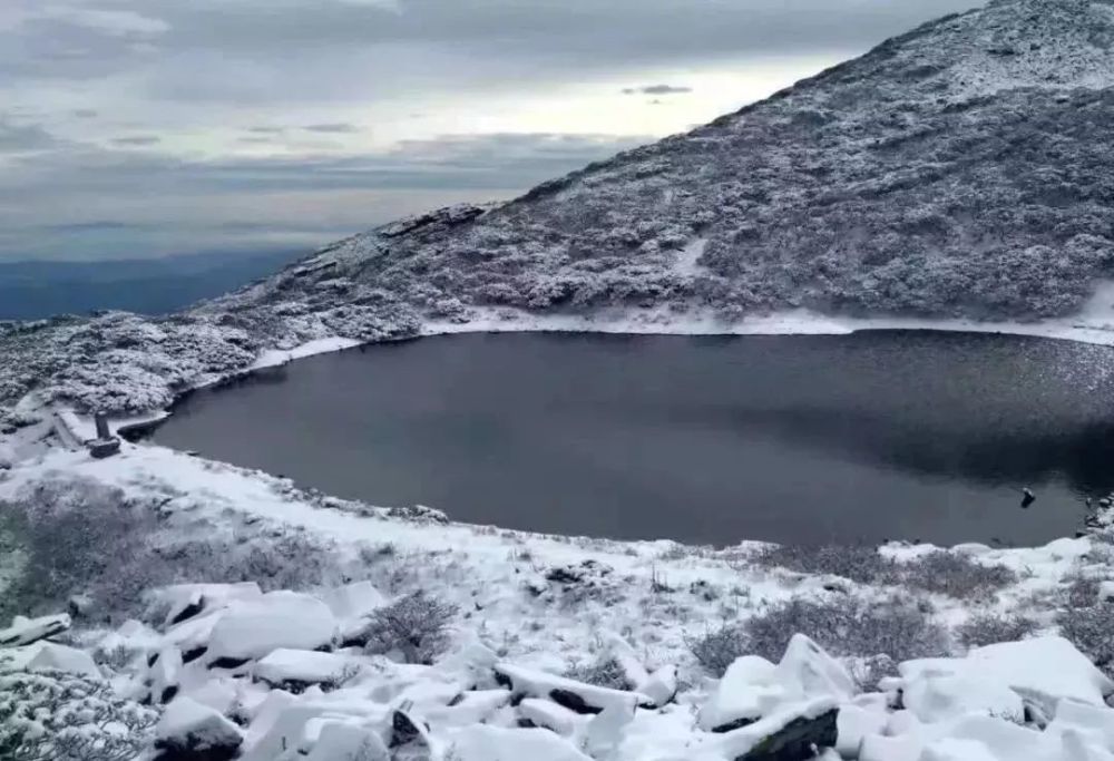 洗马潭雪景 大理"苍山雪"是"风花雪月"四景之一,远看苍山雪雄浑有力