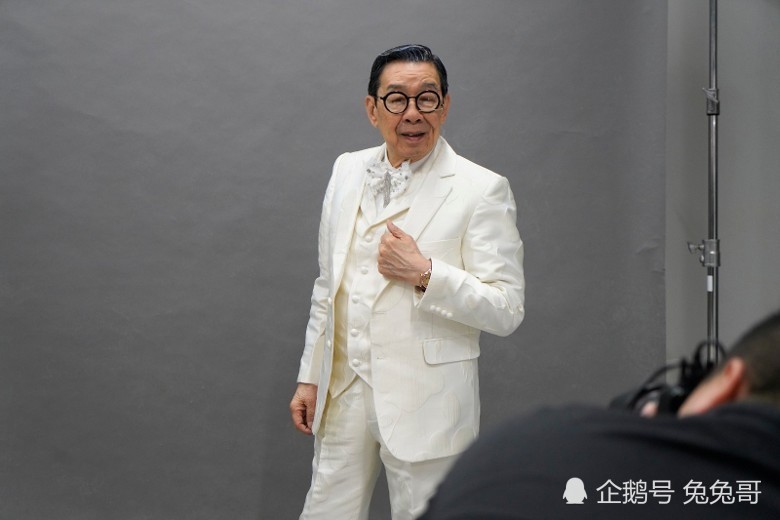 香港男星88岁依旧活跃,要开演唱会,与谢贤一样是圈内常青树