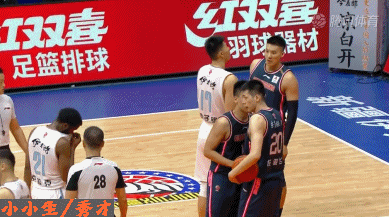 慢镜头还原周琦,曾繁日冲突全过程,曾繁日吃暗亏,裁判