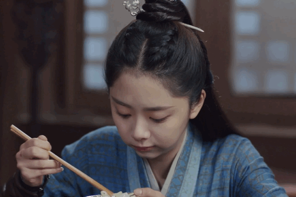 《锦衣之下》爆红,