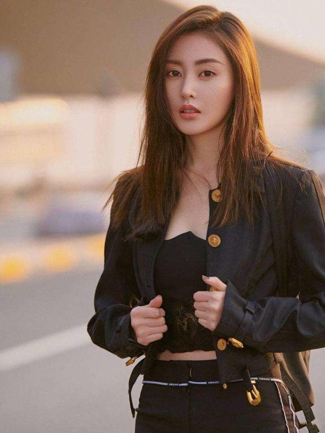 自从张天爱参加过某综艺节目《哎呀好身材》之后,她的好身材一直都受