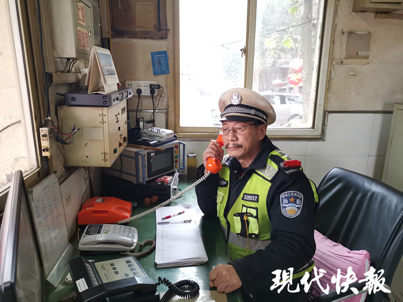 59岁铁路道口工:最后一个春运,站好最后一班岗