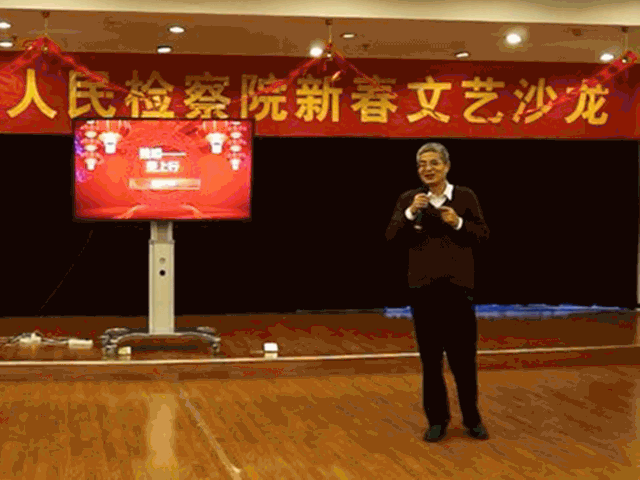 彩精文艺沙龙由第四检察部干警范一琪,徐礼鹏及第五检察部干警刘铭锐