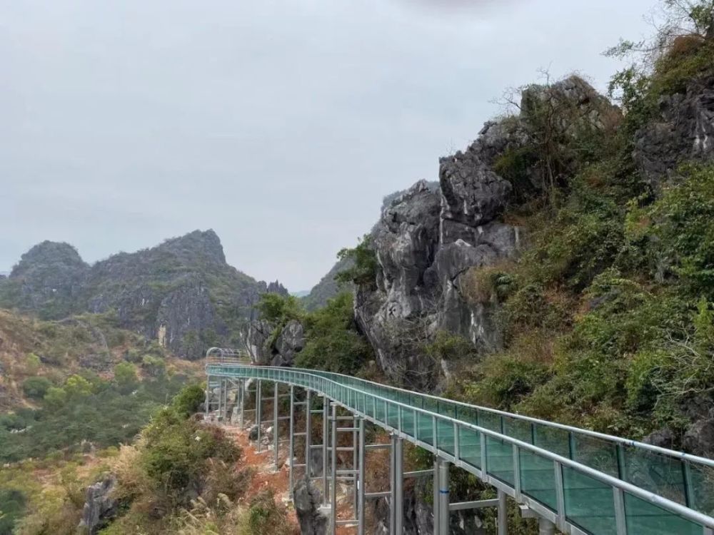 打卡石林玻璃栈道 探险刺激新项目石林观光环山滑道 小编偷偷告诉你