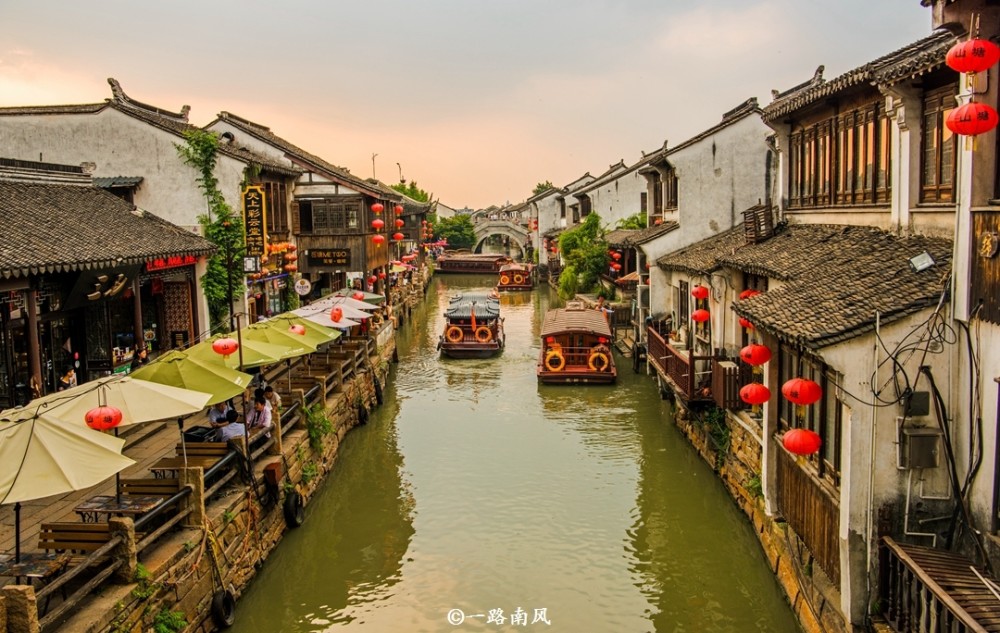 江苏旅游业最发达,景点最多的城市并不是省会南京,而是毗邻上海的苏州