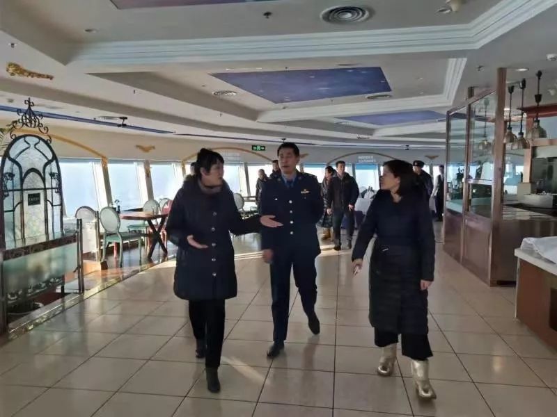 区政府党组成员王国芝带队对节前餐饮安全及疫情防控工作进行检查