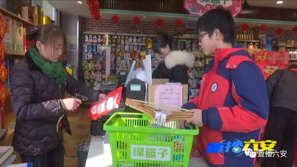 学生 沈子晗: 这次超市购物,我明白了钱来之不易.