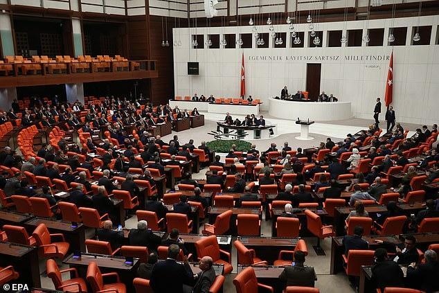 土耳其议会拟审议一项奇葩法案,涉及童婚合法化,联合国坐不住了