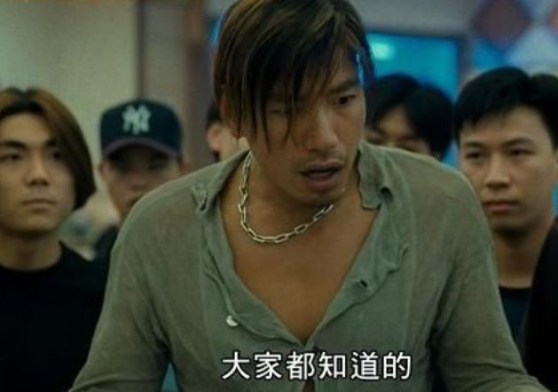 《古惑仔》乌鸦摔坏关公像后,剧组全体上香,张耀扬此后吃素斋,供关公