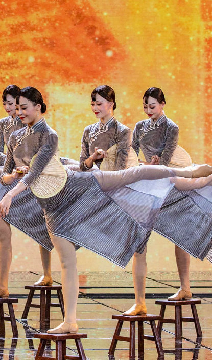 今年春晚眼睛最舒服的节目,18个旗袍姑娘秀舞!身段太迷人!