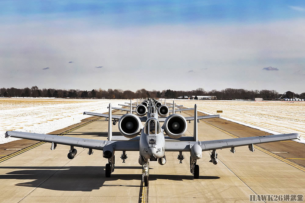 杀气腾腾:美国空军a-10攻击机"大象漫步"展示强大的战斗力