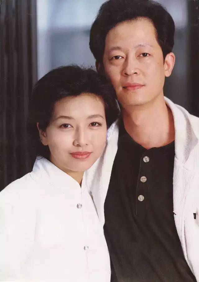 53岁江珊感情坎坷,一婚被高曙光抛弃,与靳东相恋遭女儿反对