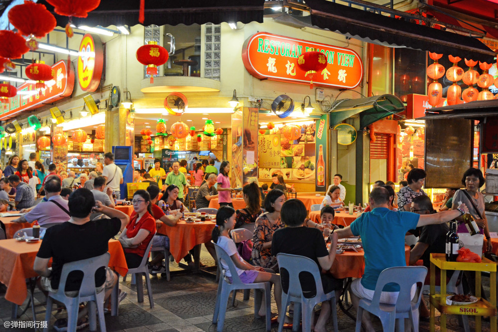 马来西亚最火的夜市,春节美食大排档人满为患,感觉像在广州街头