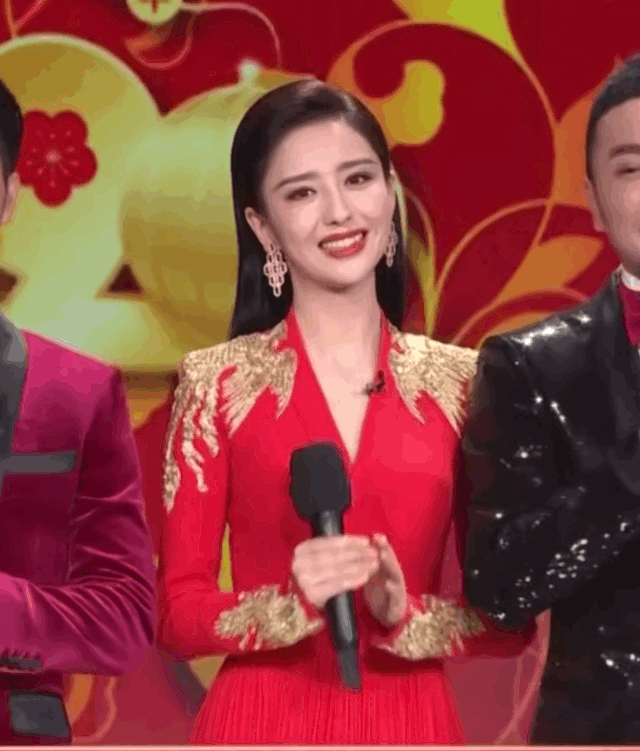 大多数人都认可她很美,确实是漂亮姐姐,网友说家里的长辈也觉得她好看
