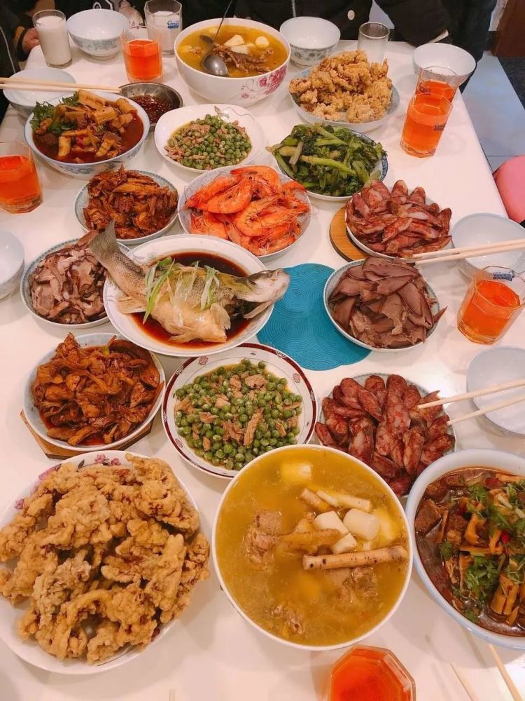 北京菜又称京帮菜,是以北方菜为基础同时兼收各地风味后形成的.