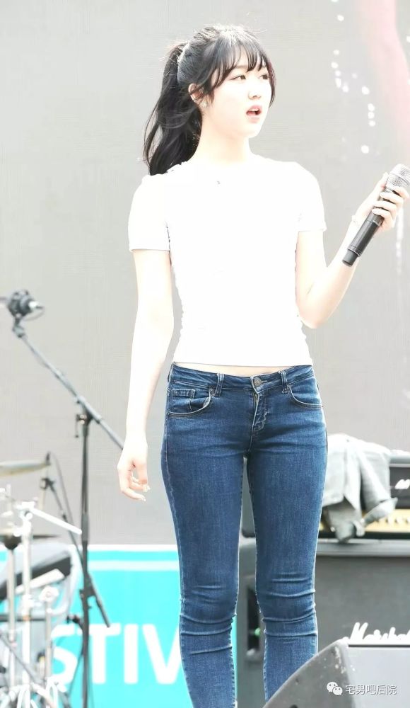 这让我想到了之前宅男吧给大家推荐的韩国微胖女神nancy,身材非常相似