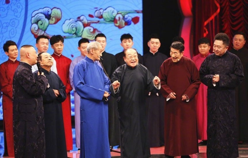 北京台春晚争议一幕,六个相声演员表演广告,这算不算糟蹋艺术?