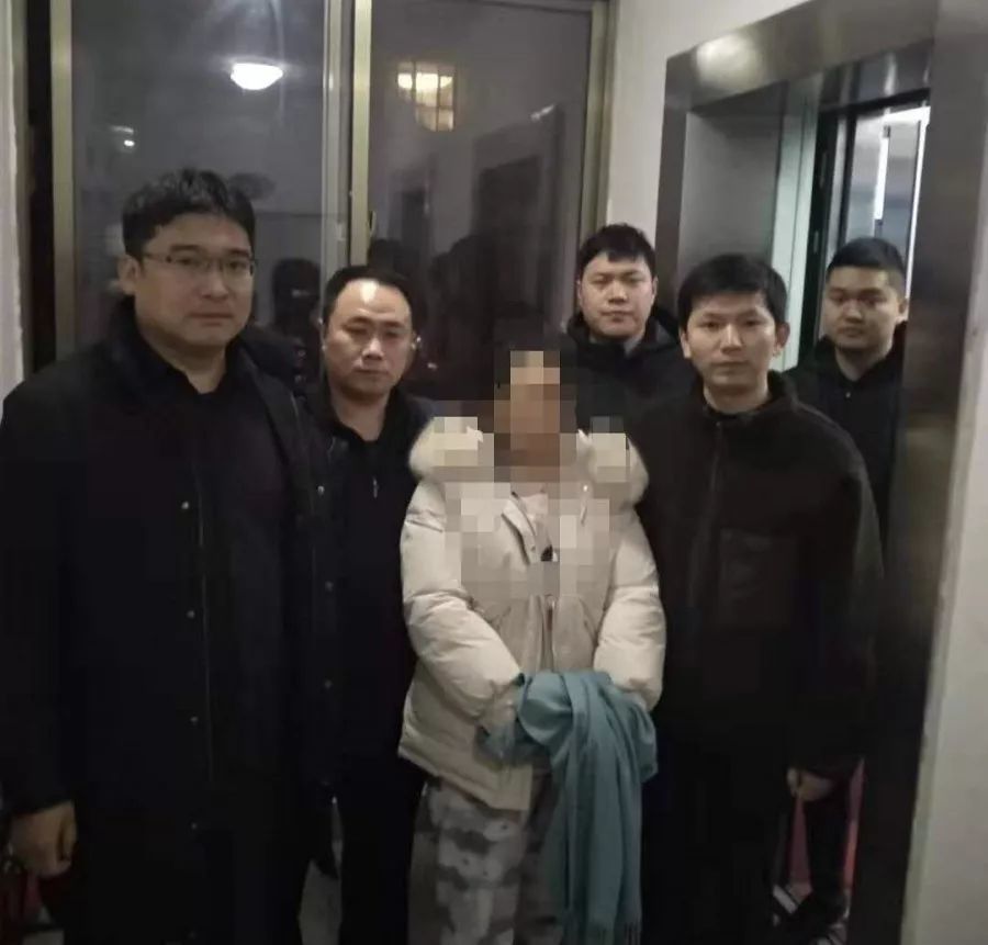大年夜,潜逃二十一年的杀人女魔头落网!