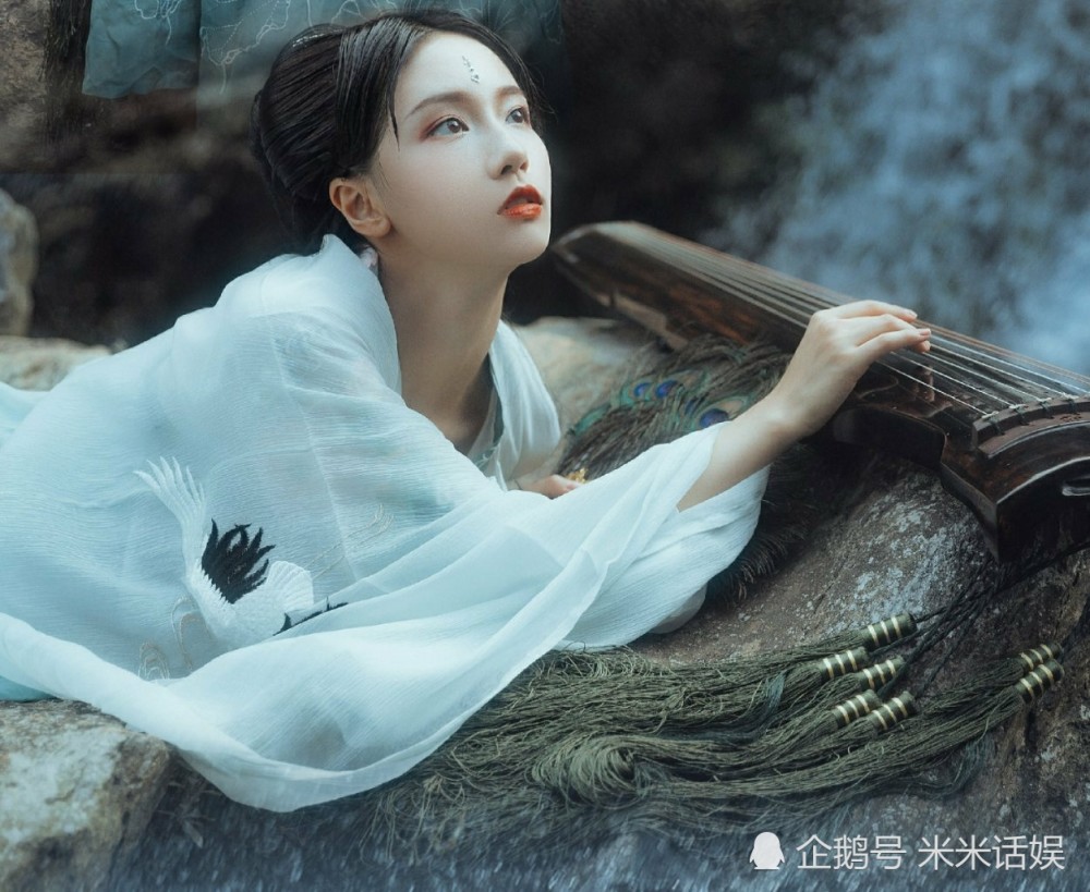 诸葛大力的古风写真火了,穿上蓝色仙女裙后,摄影师都舍不得眨眼