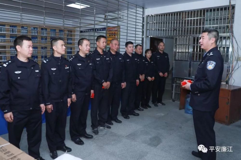 副市长,公安局长林小斌大年初一看望慰问一线值勤民警