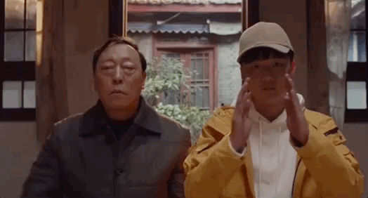 于是,接下来发生的事情,就更加搞笑了