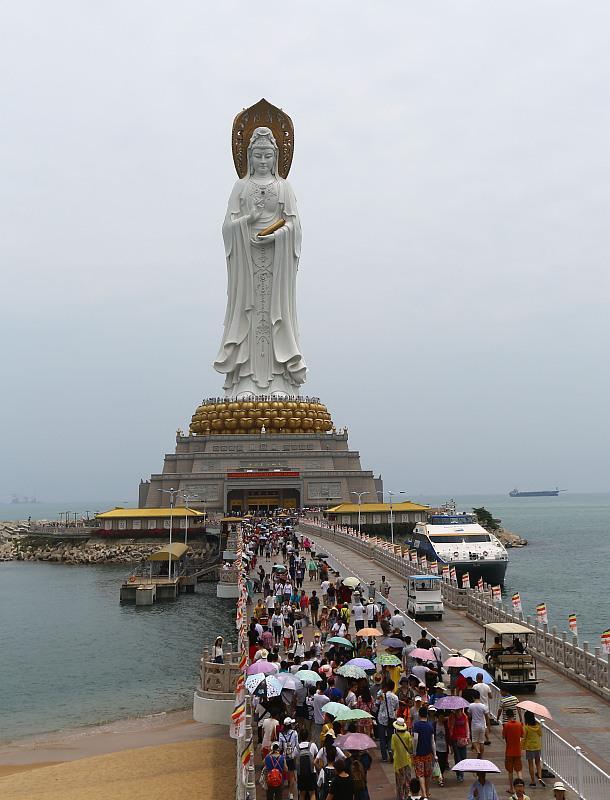 三亚南海观音的三个神奇说法,为何飞机降落前,先绕行佛像一圈?