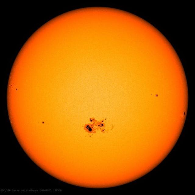 太阳周期最大的太阳黑子,拍摄于2014年10月18日.图片:nasa