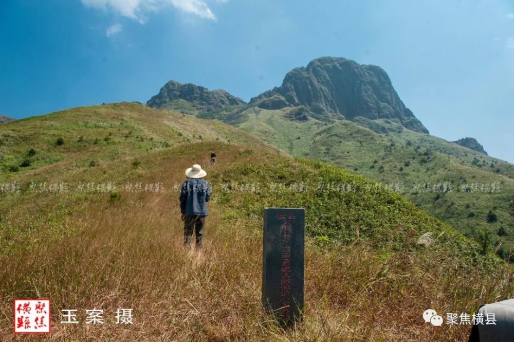 鸟瞰横县镇龙大圣山